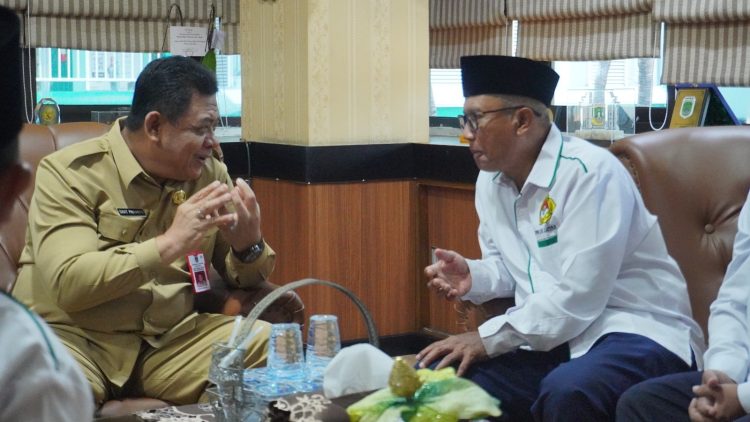 Audiensi Kepala Dinas Tenaga Kerja dan Transmigrasi (Disnakertrans) Jawa Timur Sigit Priyanto dengan pengurus DPW LDII Jawa Timur.