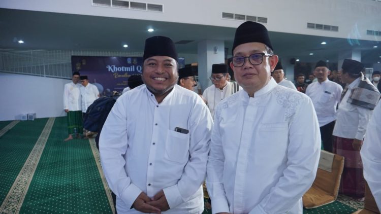 Sekretaris DPW LDII Jatim Bambang Raditya Purnomo (kiri) bersama Pj Gubernur Jawa Timur Adhy Karyono. Dok: LINES.