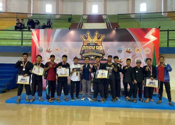Atlet Persinas ASAD Bangkalan meraih medali pada cabang olahraga (cabor) Pencak Silat di Pekan Olahraga Kabupaten (Porkab) 2024, Rabu (8/5). Dok: LINES.