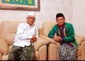 Peneliti Nahdlatul Ulama (NU) Ahmad Ali MD (kanan) bersama Ketum MUI Pusat KH Anwar Iskandar di Pondok Pesantren Al Amien Kediri Jawa Timur, Jumat (24/5). Dok: LINES.