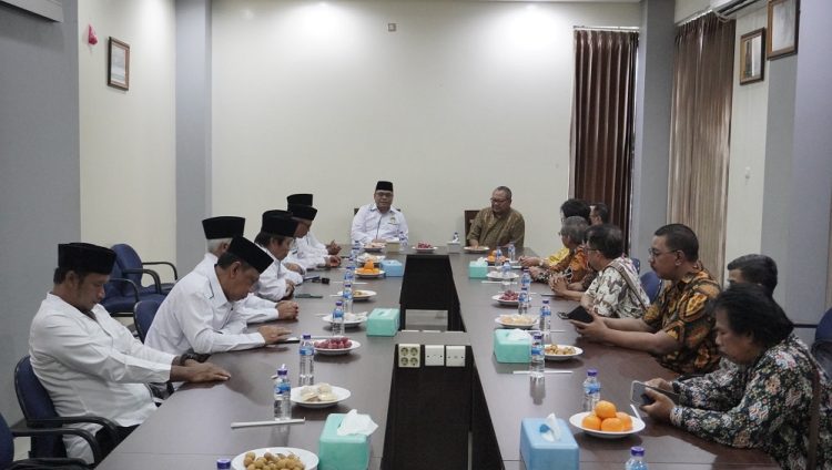 Jajaran DPW LDII Jawa Timur menerima kunjungan Komisi Pengembangan Hubungan Umat Beragama dan Bermasyarakat (PHUBB) Keuskupan Surabaya, pada Rabu (1/5). Dok: LINES.