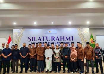 Pengurus FKUB Kota Kediri masa bakti 2024-2029 dilantik PJ Wali Kota Kediri Zanariah, di ruang Jayabaya, Balai Kota Kediri, Jawa Timur pada Senin (13/5). Dok: LINES.