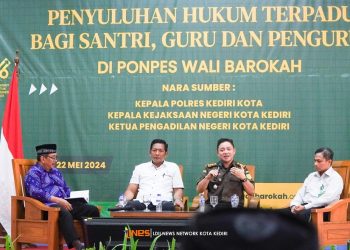 Ponpes Wali Barokah dan LDII Kota Kediri menggelar Penyuluhan Hukum Terpadu kepada ratusan santri, guru dan pengurus Ponpes Wali Barokah, Kediri, Rabu (22/5). Dok: LINES.