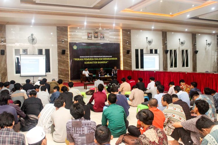 Ratusan Pemuda LDII mengikuti Sosialisasi dan Pendidikan Kebangsaan oleh Bakesbangpol Sidoarjo di Aula Ponpes Al-Barokah, Sruni, Gedangan, pada Selasa (28/5). Dok: LINES.