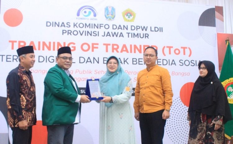DPW LDII Jawa Timur bekerjasama Dinas Komunikasi dan Informatika (Diskominfo) Jatim menggelar pelatihan Literasi Digital dan Bijak Bermedia Sosial, Sabtu (29/6) di aula Ponpes Sabilurosyidin Annur, Gayungan Surabaya. Dok: LINES.