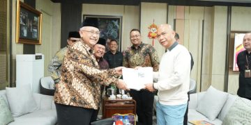 Jamintel Reda Mantovani menerima kunjungan Ketum DPP LDII KH Chriswanto Santoso dan para pengurus yang mendampingi, Kamis, (18/7). Dok: LINES.