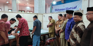 Pondok Pesantren Wali Barokah Kota Kediri Kembali menggelar bakti sosial khitan massal, pada Selasa (9/7). Dok: LINES.