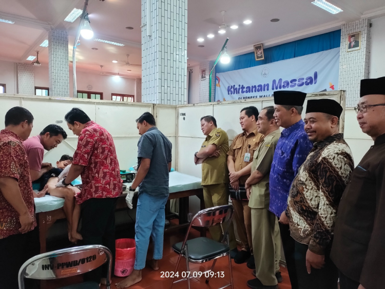 Pondok Pesantren Wali Barokah Kota Kediri Kembali menggelar bakti sosial khitan massal, pada Selasa (9/7). Dok: LINES.