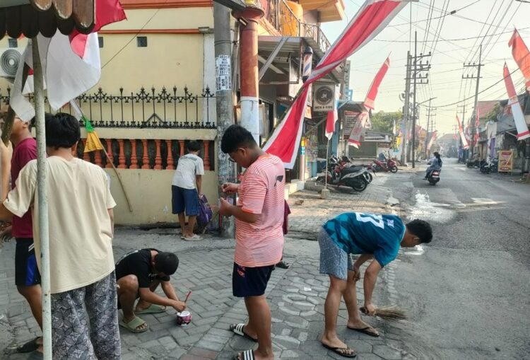 Warga LDII Medaeng Gotong Royong Sambut HUT RI ke-79
