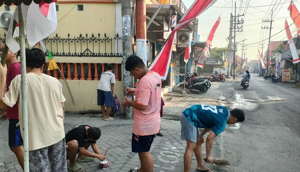 Warga LDII Medaeng Gotong Royong Sambut HUT RI ke-79