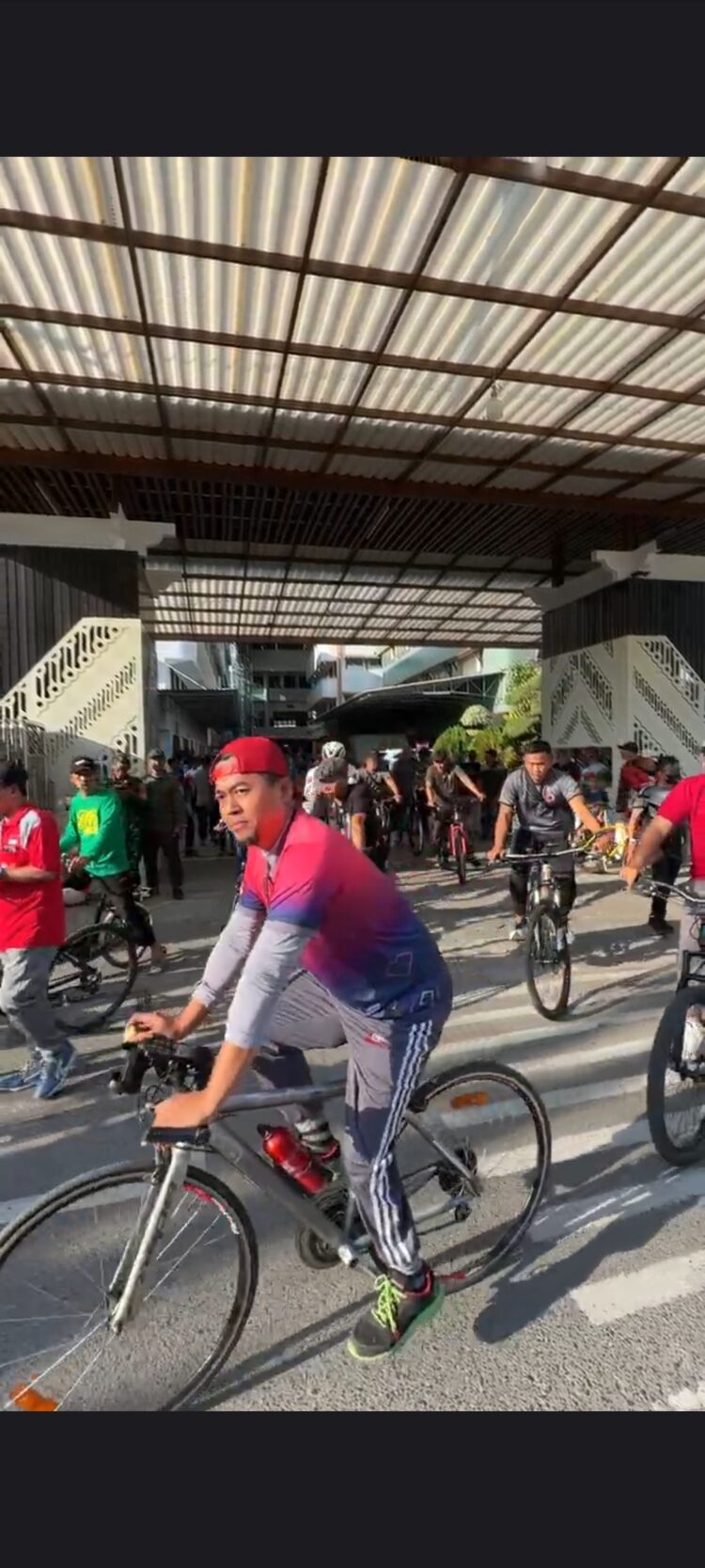 Ponpes Wali Barokah Kediri Peringati Haornas ke-42 dengan Gowes Bersama Puluhan Komunitas