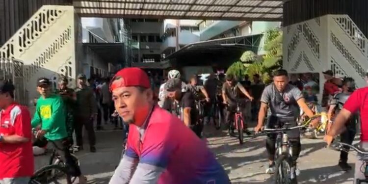 Ponpes Wali Barokah Kediri Peringati Haornas ke-42 dengan Gowes Bersama Puluhan Komunitas