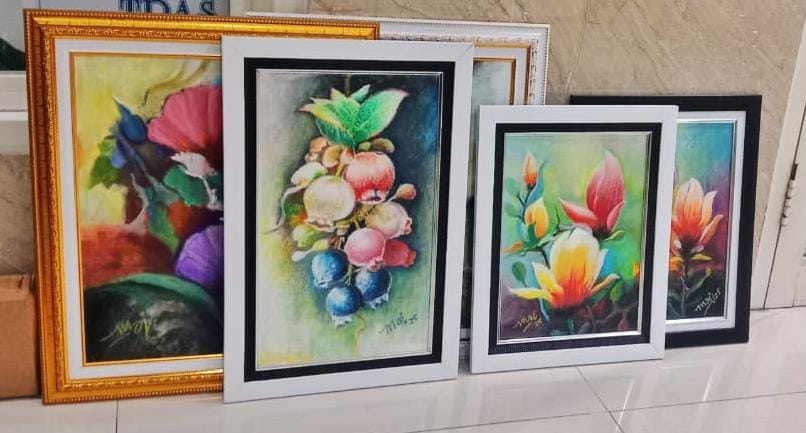 Lelang lukisan pada Jumat (26/12) di Masjid At-Taqwa, Surabaya.