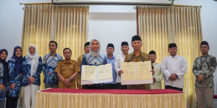 Ponpes Wali Barokah dan IIK Bhakti Wiyata Kerjasama Tingkatkan Kesehatan Gigi Santri