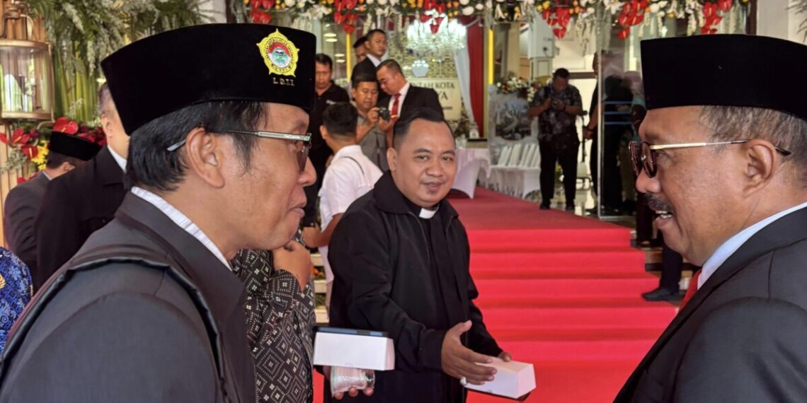 Dewan Pimpinan Daerah (DPD) Lembaga Dakwah Islam Indonesia (LDII) Kota Surabaya, menghadiri Upacara Peringatan Hari Lahir Pancasila yang digelar di Halaman Balai Kota Surabaya