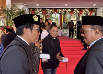 Dewan Pimpinan Daerah (DPD) Lembaga Dakwah Islam Indonesia (LDII) Kota Surabaya, menghadiri Upacara Peringatan Hari Lahir Pancasila yang digelar di Halaman Balai Kota Surabaya