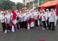 Perwakilan Wanita LDII Jawa Timur mengikuti kegiatan Jalan Sehat Menyambut Tahun Baru Islam yang digelar Pemerintah Provinsi Jawa Timur.